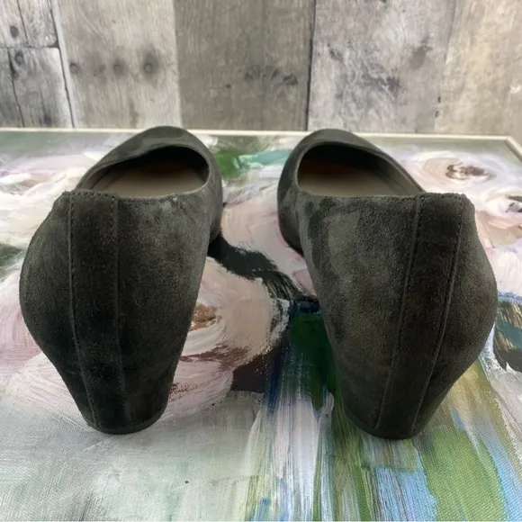 Eileen Fisher Suede Round Toe Heels in Dark Grey Size 8.5.