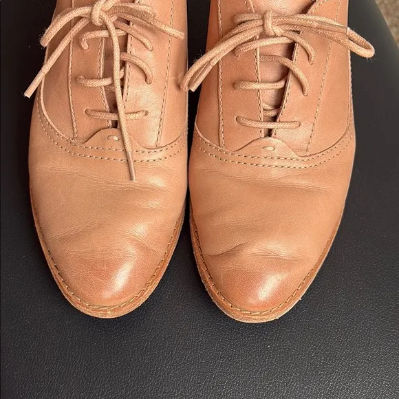 Elegant Blush Tan Frye Lace-Up Oxfords