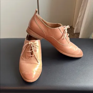 Elegant Blush Tan Frye Lace-Up Oxfords