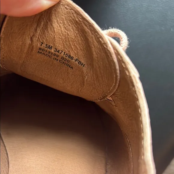 Elegant Blush Tan Frye Lace-Up Oxfords