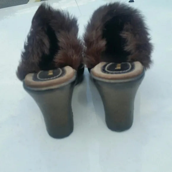 Enzo Angiolini Brown Suede Fur Trimmed Clogs EUC