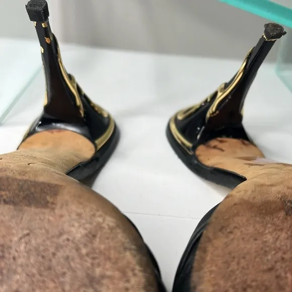 Escada Sz 39 Black Leather Lucite Gold and Black Art 4” Heels Slides Sandals