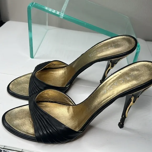 Escada Sz 39 Black Leather Lucite Gold and Black Art 4” Heels Slides Sandals