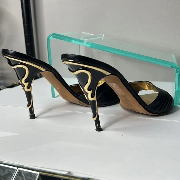 Escada Sz 39 Black Leather Lucite Gold and Black Art 4” Heels Slides Sandals