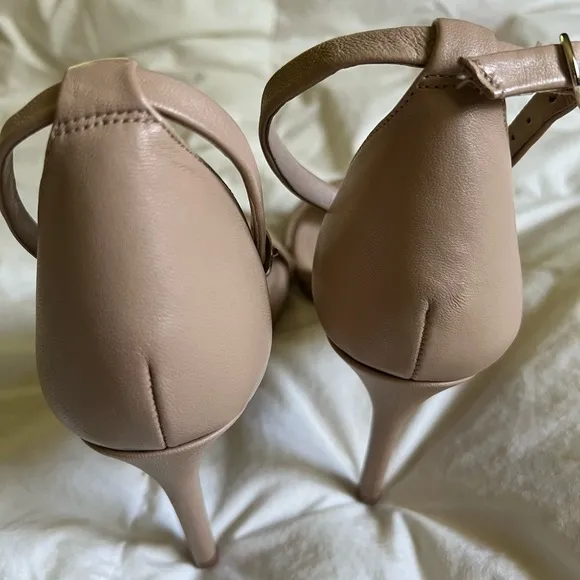 ESSEX LANE Adinan Leather Minimalist Nude Beige Open Toe Heels Womens 7