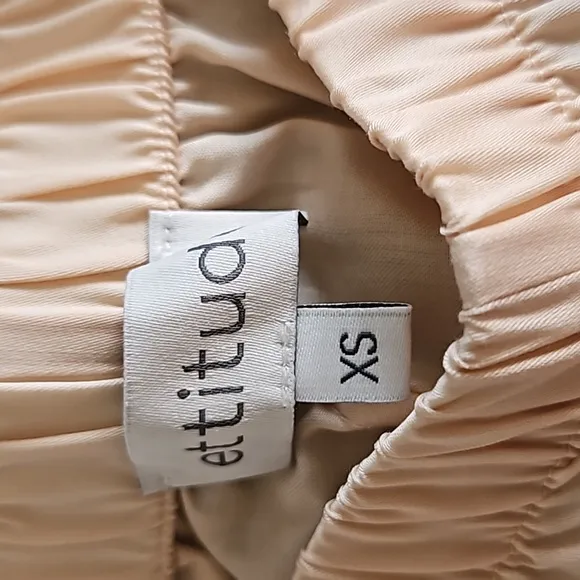 ETTITUDE, NIB, Sateen Shortie in Oat Color