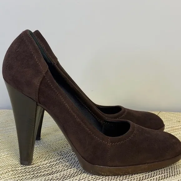 EUC CASADEI BROWN SUEDE HEELS 8 B LIKE NEW IN BOX