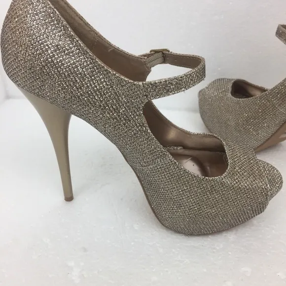 EUC. Qupid Gold Sequin Platform Heels. Sz 8