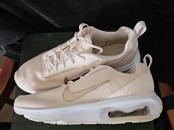 EUC Women's Nike Air Max INTRLK - Soft Pink w/Gold Shimmer - Size 10