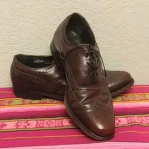 EUC FLORSHEIM Mahogany 100% Leather Oxfords Wingtip Shoes 8.5D