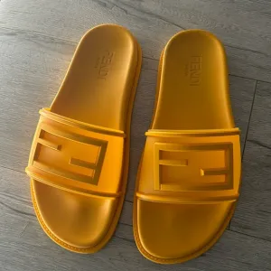 Fendi slides men’s 8 ( fits like 9-9.5)