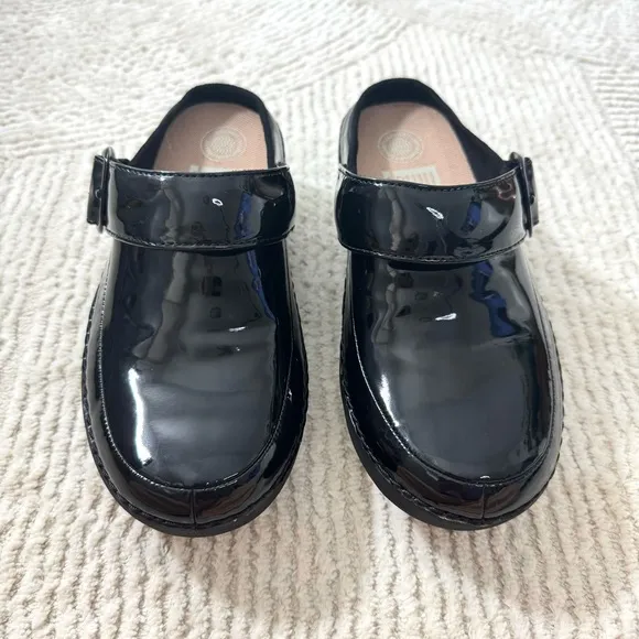 Fitflop Gogh Pro Superlight Patent Leather Clogs Size 37 US 6