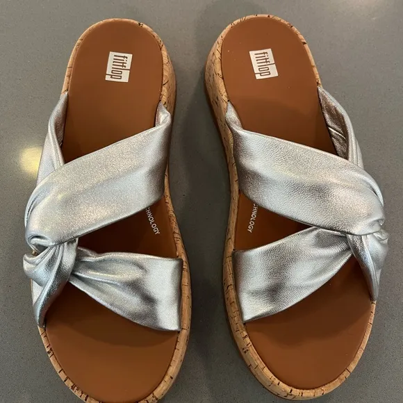 FITFLOP LEATHER-TWIST FLATFORM SLIDES-size 8- NWT