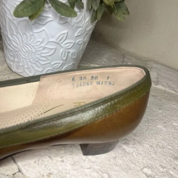Florsheim Ramblers olive green/tan/brown Block Heels Leather Pumps Size 6