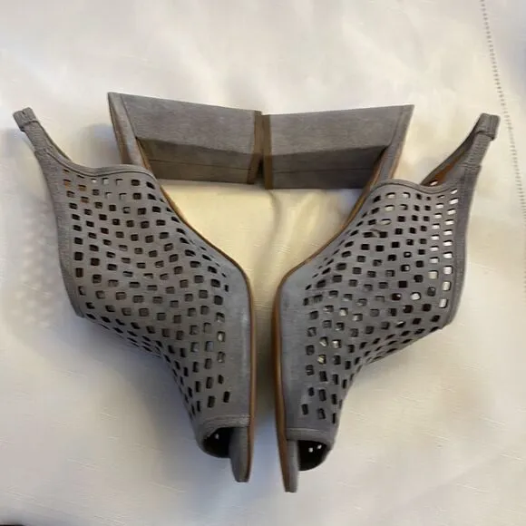FRANCO SARTO GREY SUEDE CUTOUT SLINGBACK BLOCK HEELS.  NEW IN BOX