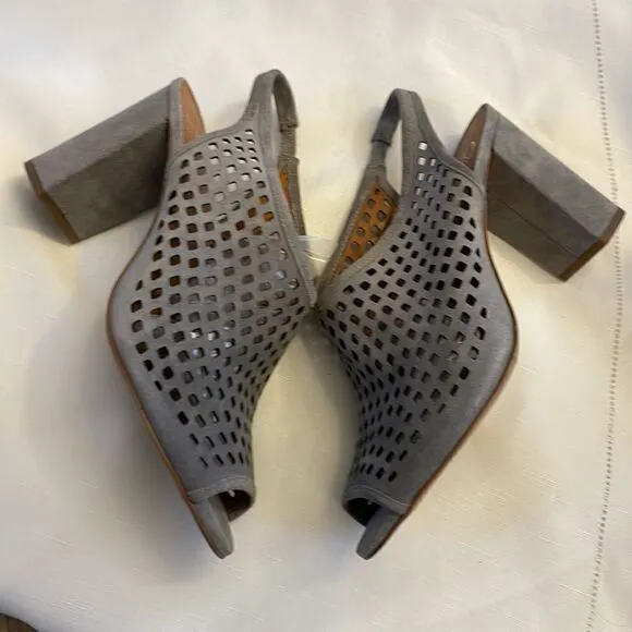 FRANCO SARTO GREY SUEDE CUTOUT SLINGBACK BLOCK HEELS.  NEW IN BOX