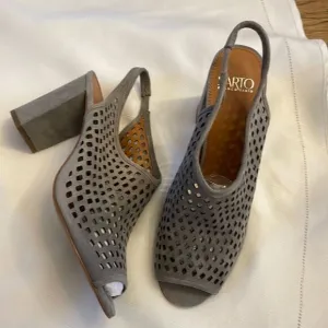 FRANCO SARTO GREY SUEDE CUTOUT SLINGBACK BLOCK HEELS.  NEW IN BOX