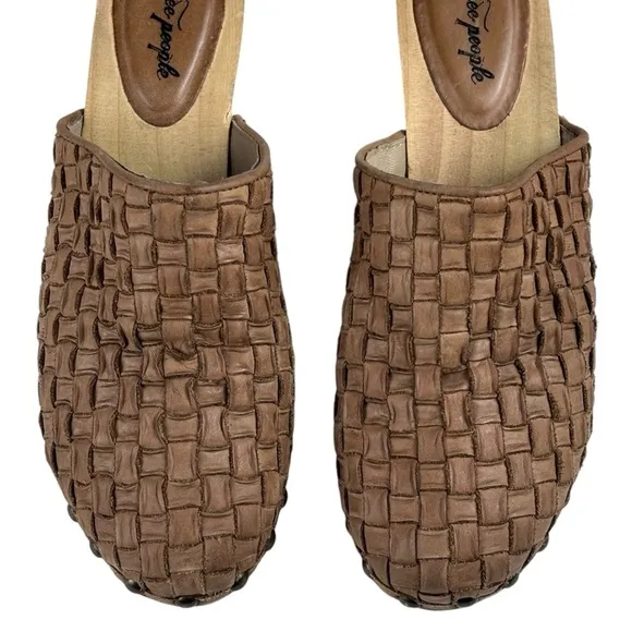 FREE PEOPLE ADELAIDE WOVEN LATTICE LEATHER WOODEN SLIP ON MULE CLOGS