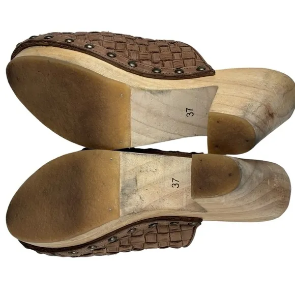 FREE PEOPLE ADELAIDE WOVEN LATTICE LEATHER WOODEN SLIP ON MULE CLOGS