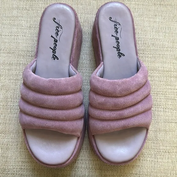 Free People Almost Paradise Platform Sandals Suede Orchid, size 38.5 /8.5. EUC