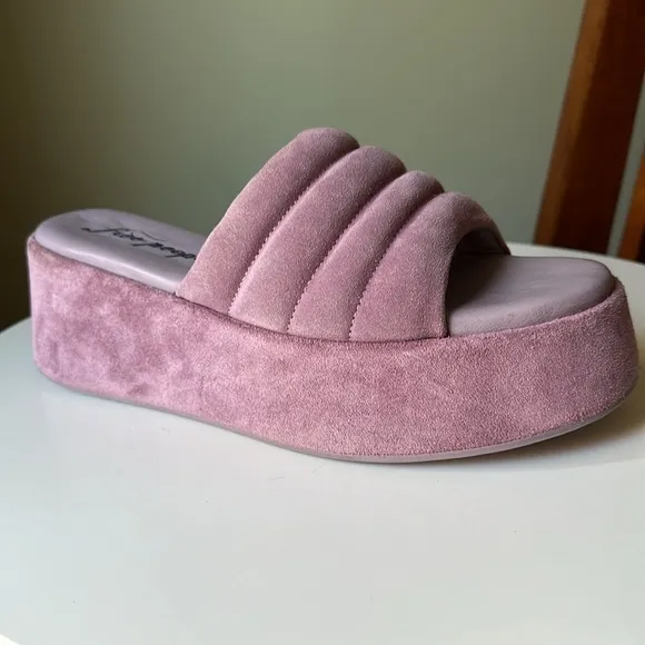 Free People Almost Paradise Platform Sandals Suede Orchid, size 38.5 /8.5. EUC