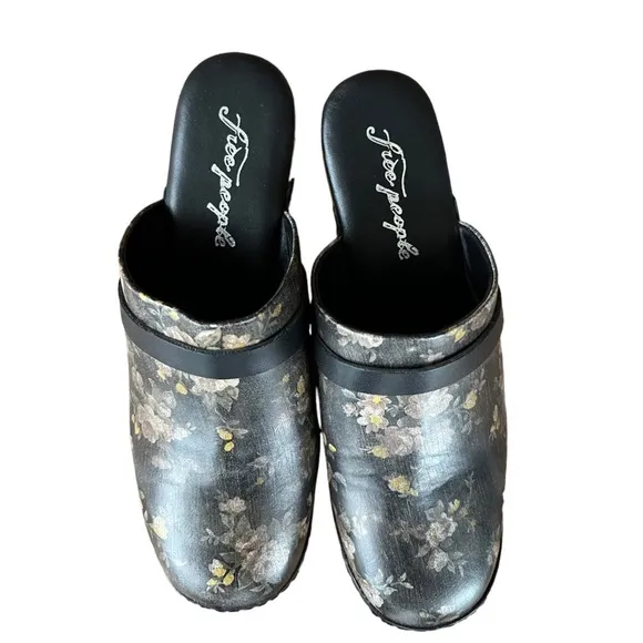 Free People Calabasas floral platform black leather studded clogs size 37