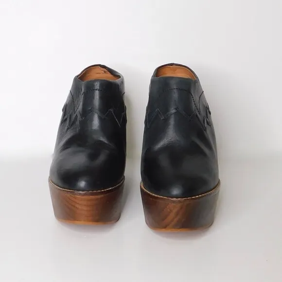 FREE PEOPLE Chance Black Leather Platform Clogs Clog Wooden Heels Slip-On 41