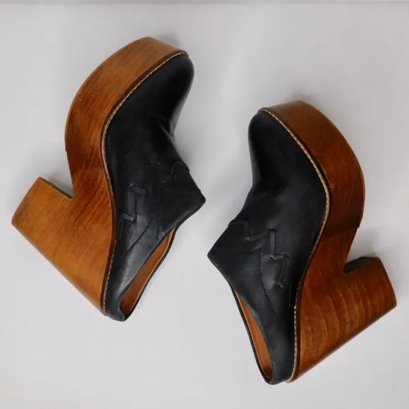 FREE PEOPLE Chance Black Leather Platform Clogs Clog Wooden Heels Slip-On 41
