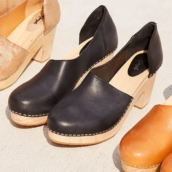 Free People Monroe Clogs Black Leather and Wood Size 38