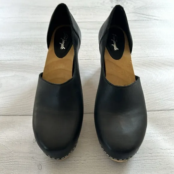 Free People Monroe Clogs Black Leather and Wood Size 38