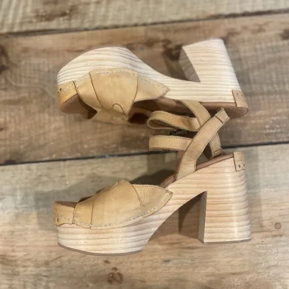 Free People Orion Woven Clogs NWOB Size 38(8)