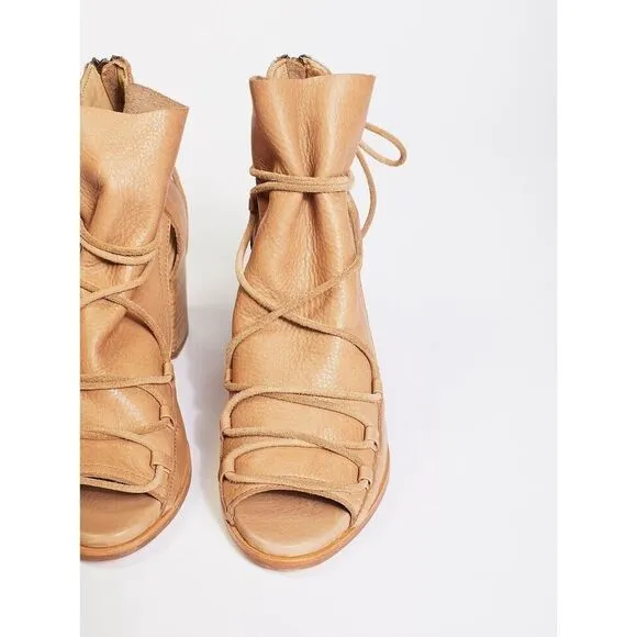 Free People Reese Distress Heel Size 8.5