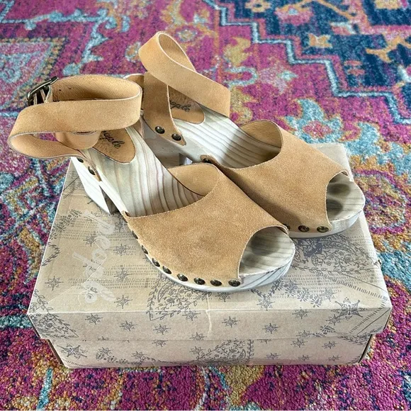 Free People | Women’s tan suede ankle buckle Pasadena Clogs bronze studded, 9.5