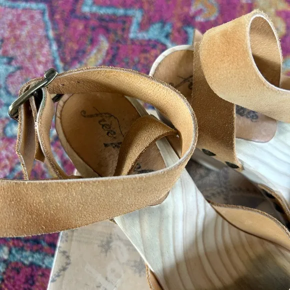 Free People | Women’s tan suede ankle buckle Pasadena Clogs bronze studded, 9.5