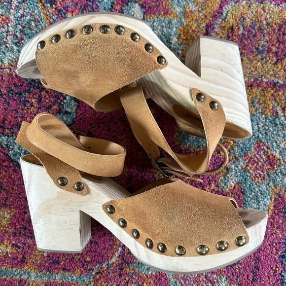 Free People | Women’s tan suede ankle buckle Pasadena Clogs bronze studded, 9.5