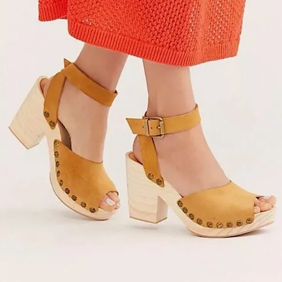 Free People | Women’s tan suede ankle buckle Pasadena Clogs bronze studded, 9.5