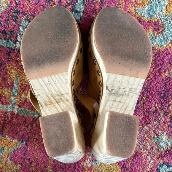 Free People | Women’s tan suede ankle buckle Pasadena Clogs bronze studded, 9.5
