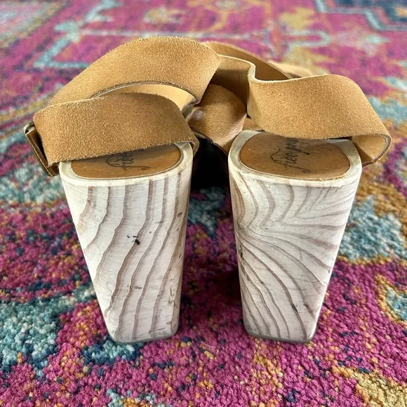 Free People | Women’s tan suede ankle buckle Pasadena Clogs bronze studded, 9.5