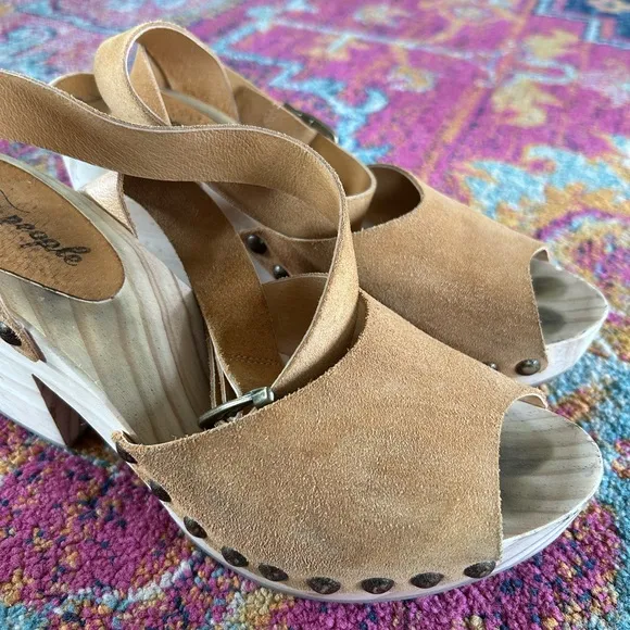 Free People | Women’s tan suede ankle buckle Pasadena Clogs bronze studded, 9.5