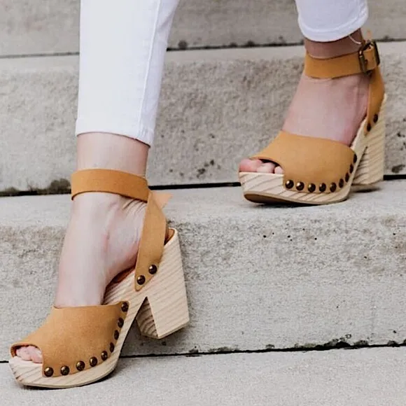 Free People | Women’s tan suede ankle buckle Pasadena Clogs bronze studded, 9.5