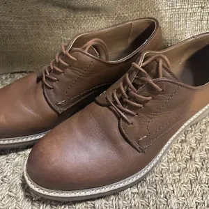 FRYE CARTER OXFORD Bark Leather