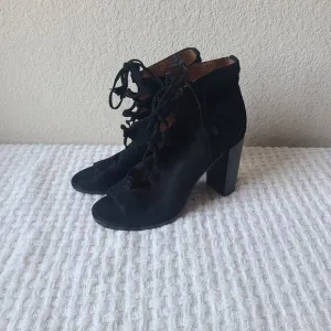 Frye Suede Pumps Black Peep-Toe Block Heels Women's Size 7