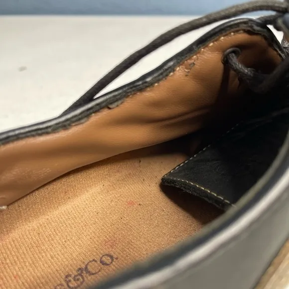 G.H. BASS &amp; Co Pheonix-1 Men size 10.5 D leather black and tan lace up oxfords.