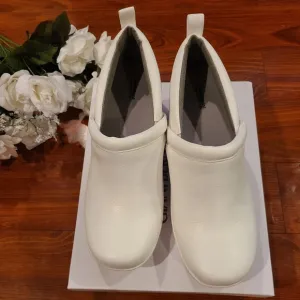 Giani Bernini Cavvell White Clogs Sizes 10 or 11
