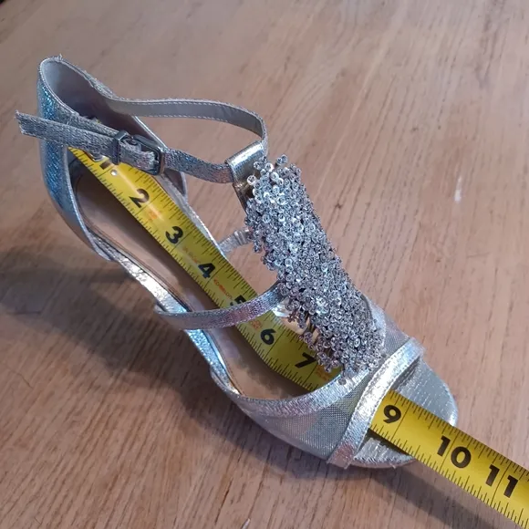 GIANNI BINI &quot;BRYNLEE&quot; PLATFORM HEELS SIZE 8.5