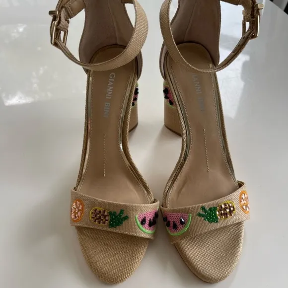Gianni Bini Joenahtwo Straw Fruit Embellished Block Heels - 7