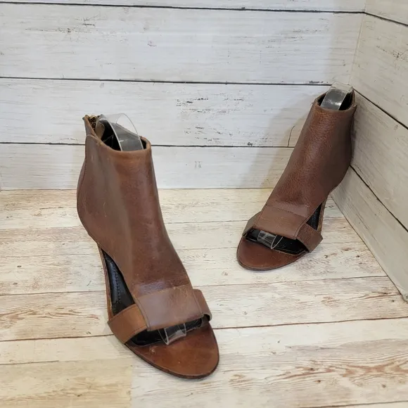 Givenchy brown leather open toe heels EU 36