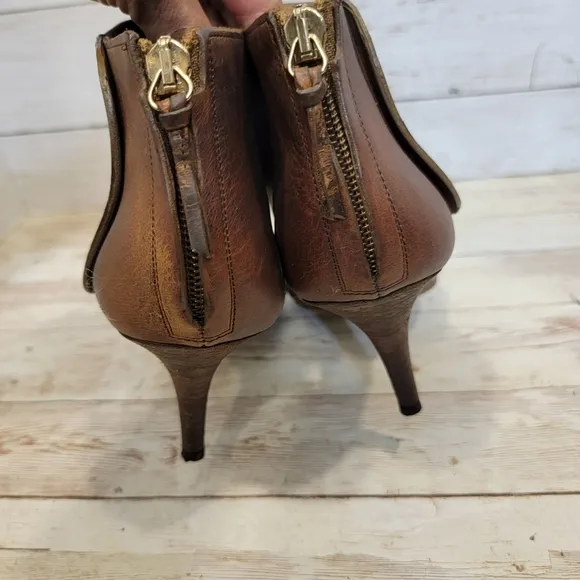 Givenchy brown leather open toe heels EU 36