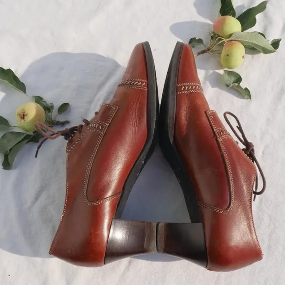 Gorgeous brown leather heeled oxfords/booties