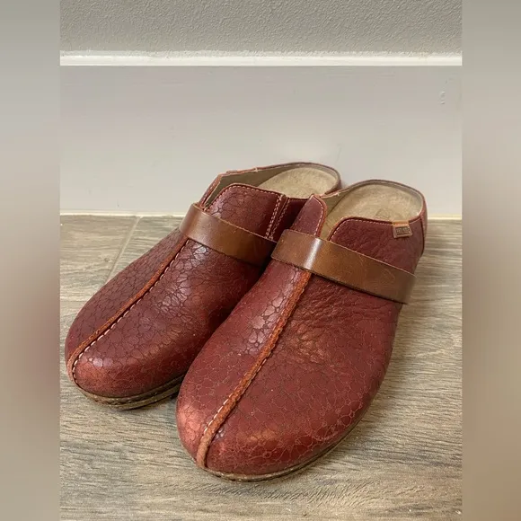 GRANADA Women’s medium heel clogs PIKOLINOS Size 38